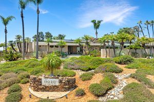 11020 Horizon Hills mid-century home